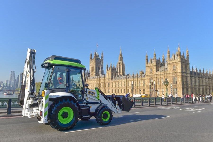 歷史性突破！JCB氫能挖掘裝載機獲準在英國道路行駛